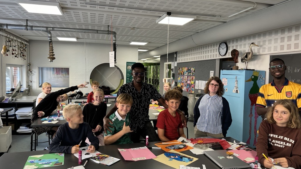 Social ansvarlighed på skemaet: MacCarthy og Halik fra HOPin Academy i Ghana på besøg hos Randers Realskole