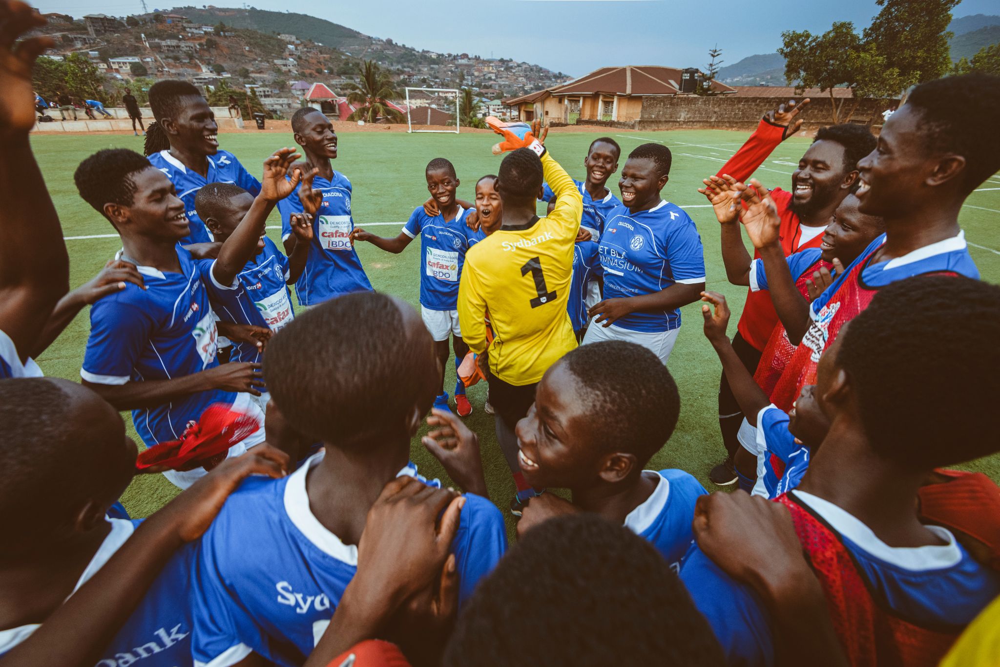 fant sierra leone fodbold unge lokale idrætsforeninger sport freetown