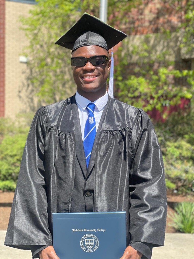 Omar Inga sport scholarship usa fant fodbold