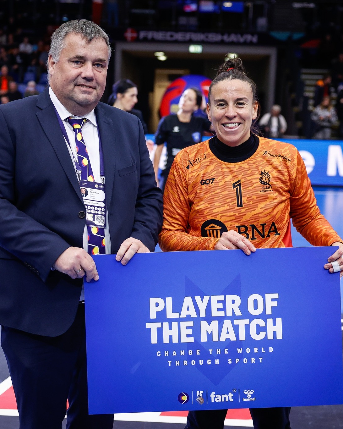 IHF hummel FANT player of the match VM kvindehåndbold 2025 håndbold-mikrofon