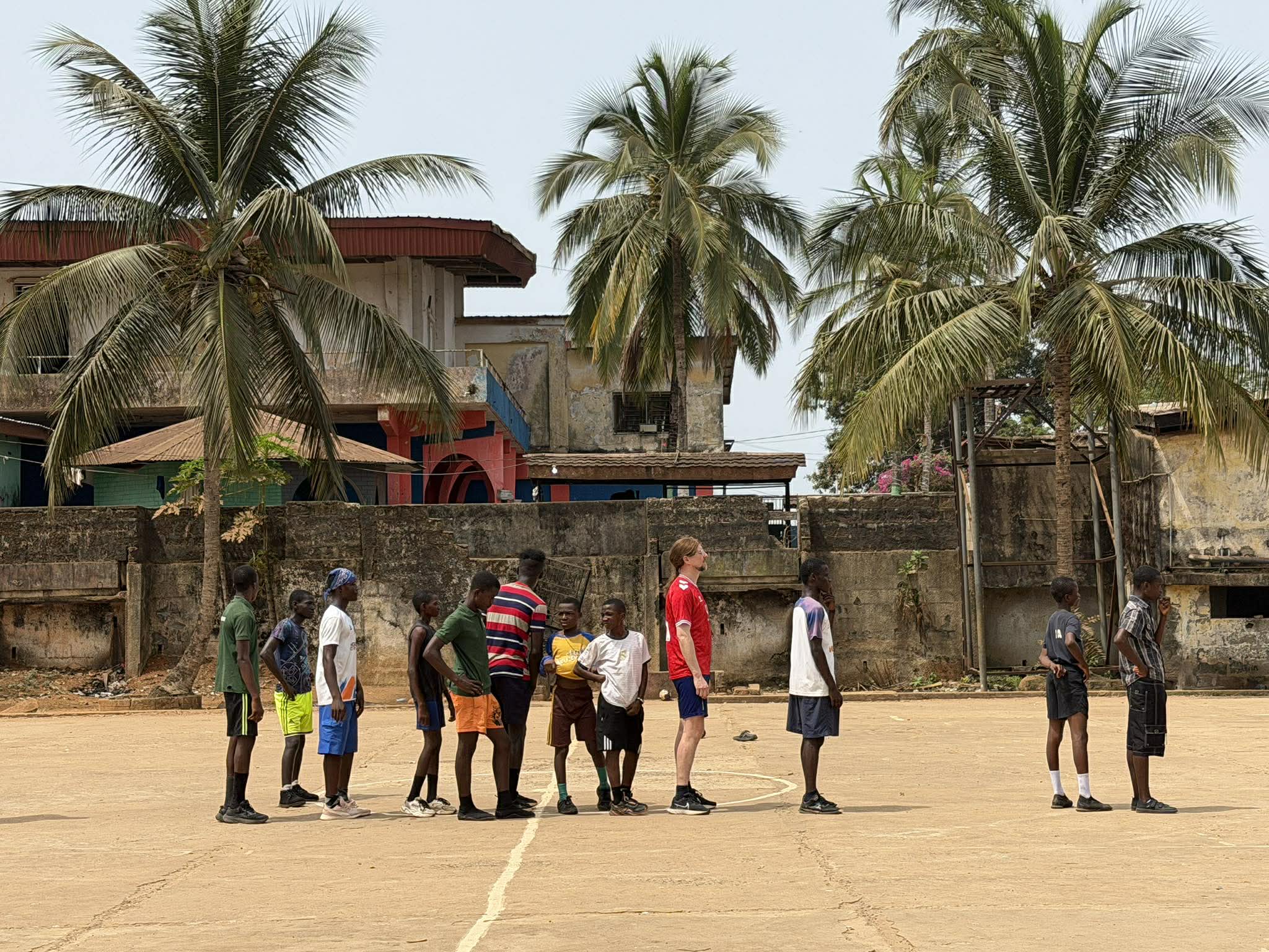 r8Dio undskyld vi roder FANT Sierra Leone Allan Sindberg Klavs Bundgaard