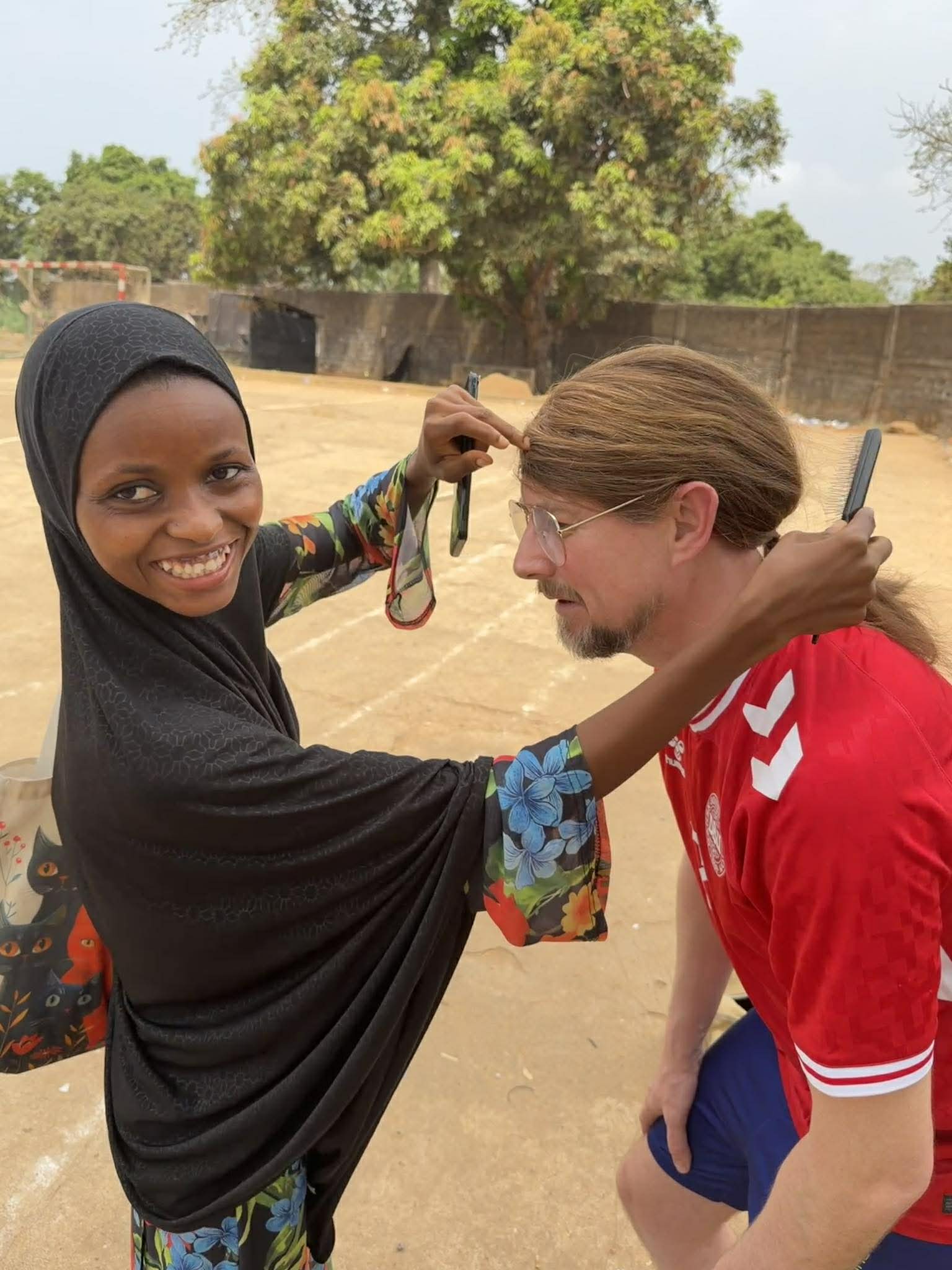 r8Dio undskyld vi roder FANT Sierra Leone Allan Sindberg Klavs Bundgaard