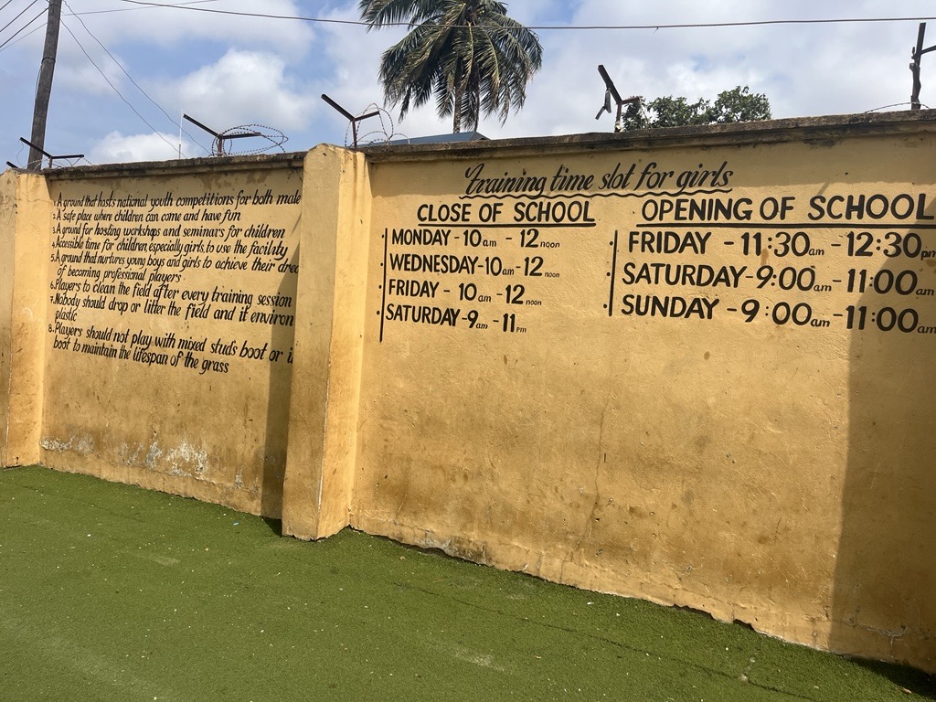 Monjasa Park Freetown Sierra Leone besøg partner projekt FANT udvikling fodbold sportsfaciliteter Vestafrika