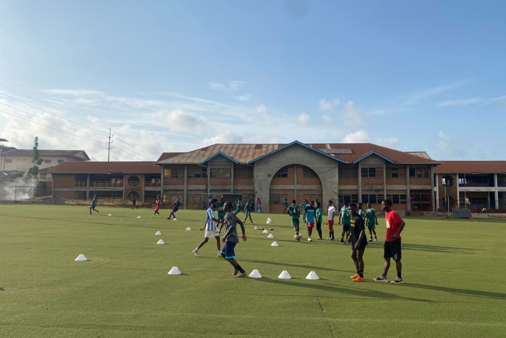 Monjasa Park Freetown Sierra Leone besøg partner projekt FANT udvikling fodbold sportsfaciliteter Vestafrika