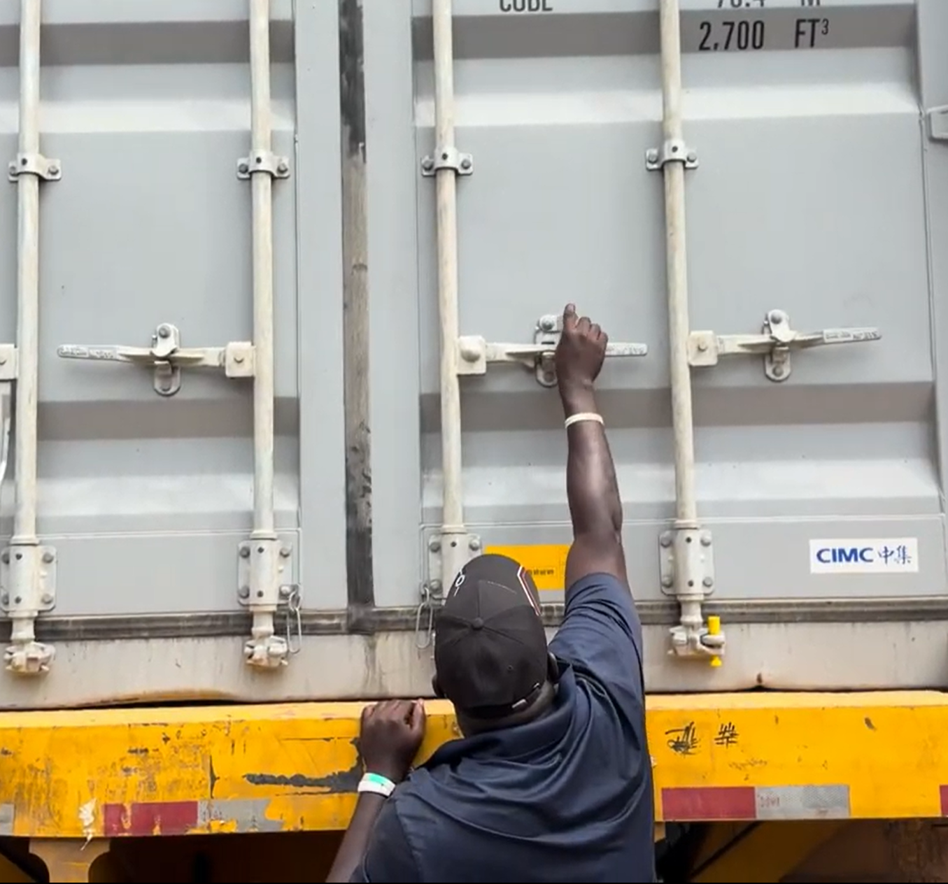 Featured image for “Container med udstyr ankommet i Ghana”